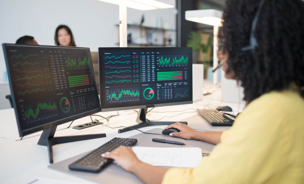 Hardware vs. Software Divergence: Navigating Midyear 2026 Tech Sector Earnings