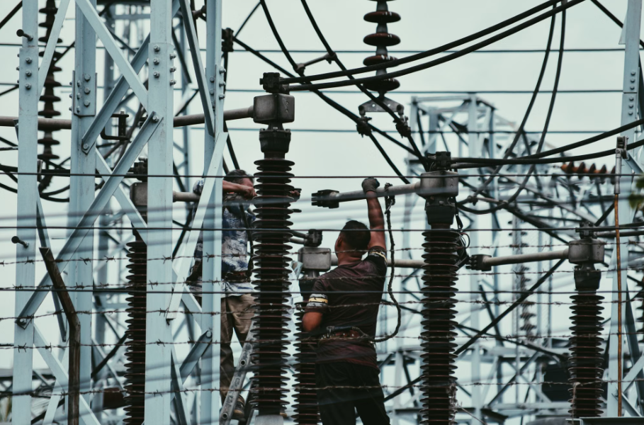 How Industrial Power Demand Driven by AI Upgrades Sector Equities