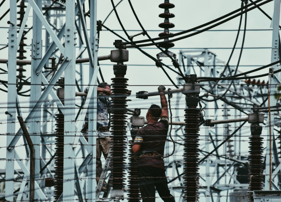 How Industrial Power Demand Driven by AI Upgrades Sector Equities