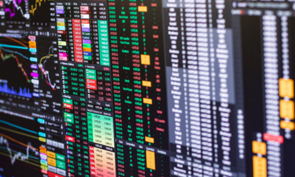 Hardware Rally Diverges From Software Stocks