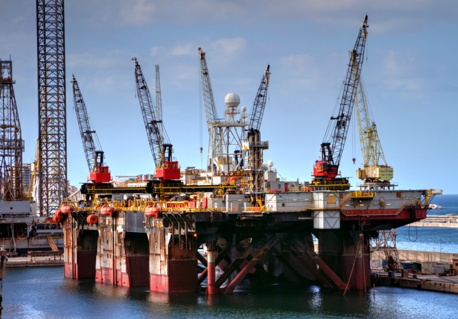 Crude Spikes Past $100 Amid Middle East Tension
