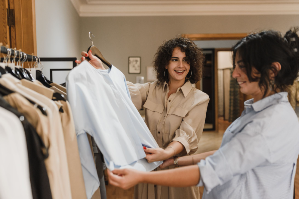 U.S. Consumer Spending Defies High Interest Rates